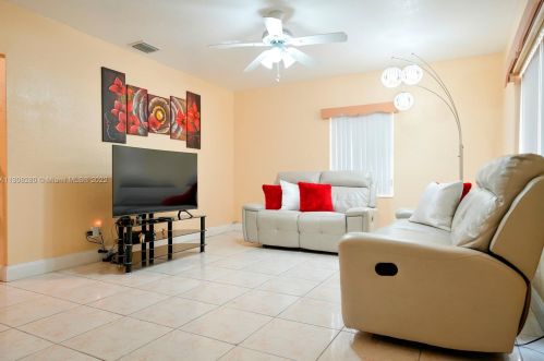 3101 1st Ave, Hialeah, FL 33012-5403