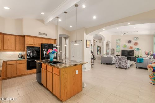 1833 Willow Tree Ct, Gilbert AZ  85234-4933 exterior