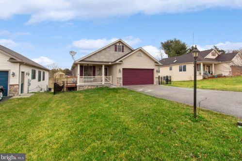 956 Centennial Ave, Hanover, PA 17331-3900