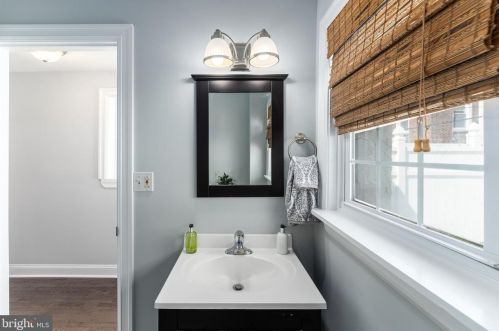 2217 Carpenter St, Philadelphia PA 19146-2517 exterior