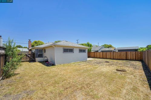 17349 Via Alamitos, San Lorenzo CA  94580-3503 exterior