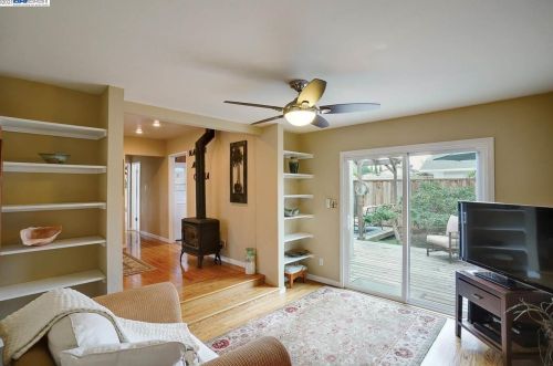 18446 Standish Ave, Hayward CA 94541-1322 exterior