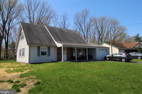 12 Gallaway Ln, Willingboro, NJ 08046-3226