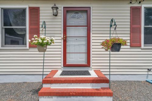 472 Northern Blvd, Berkeley Township, NJ 08721-2845