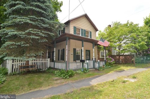 169 Pottsville St, West Cressona, PA 17929-1213