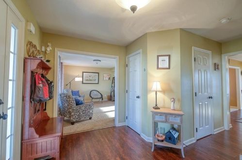303 Garden Ct, Gibsonia, PA 15044-9181