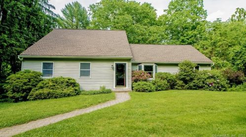 470 Fan Hill Rd, Upper Stepney, CT 06468-1345