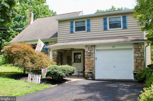 95 Brook Dr, Southampton, PA 18966-1907