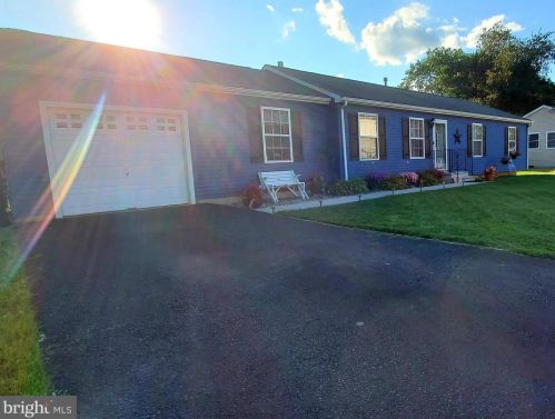 8 Francis St, North Hanover, NJ 08562-2301