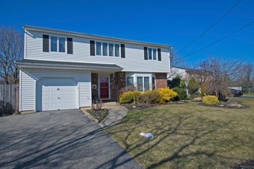 19 Priscilla Ave, Deer Park, NY 11729-1606