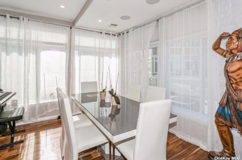 123 Beach 62nd St, Far Rockaway, NY 11692-1884