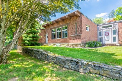 3 Marshall Ln, Ansonia CT  06401-2815 exterior