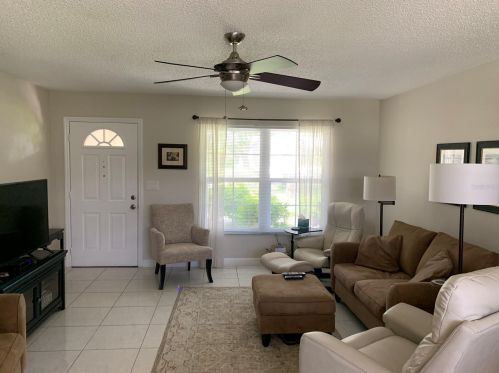 2925 Macalpin Dr, Palm Harbor, FL 34684-1812