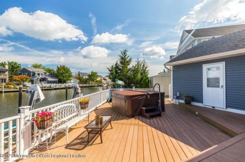 98 Jib Ln, Bricktown NJ  08723-6747 exterior