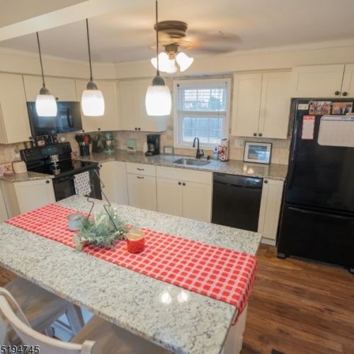 14 Avenue B, Helmetta, NJ 08828-1238