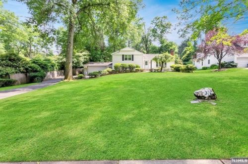 316 Durie Ave, Closter, NJ 07624-2431