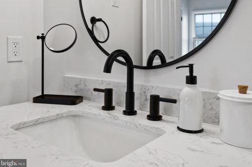 6027 Meade Ct, Harrisburg PA  17112-8546 exterior