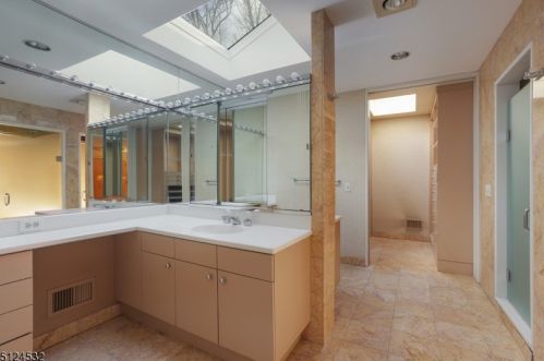 2080 Arrowwood Dr, Scotch Plains NJ 07076-4730 exterior