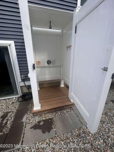 5 Fort Ave, Pelican Island NJ  08751-1512 exterior