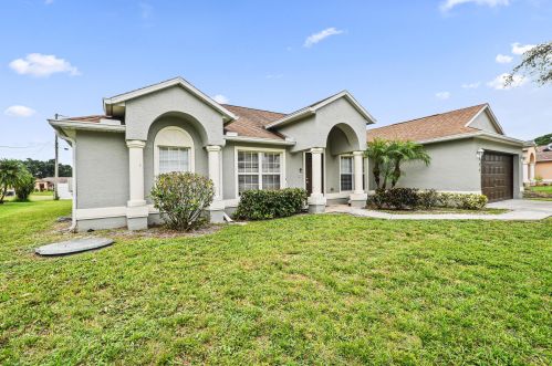 1986 Davis St, Fort Pierce, FL 34953-1719