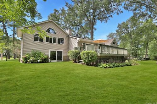 73 Van Etten Blvd, New Rochelle, NY 10804-2319