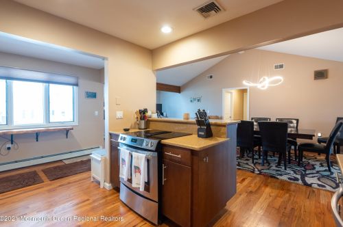 331 Sunset Dr, Pelican Island NJ  08751-2242 exterior