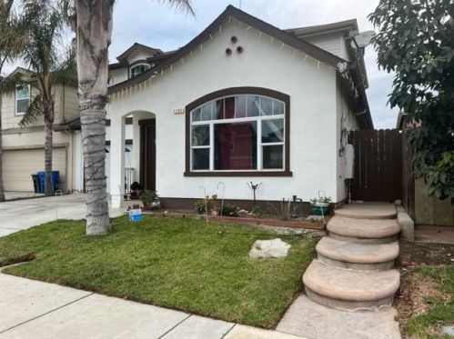 1297 Spark St, Greenfield, CA 93927-5467