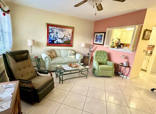 3 Berkshire A, West Palm Beach FL  33417-2151 exterior
