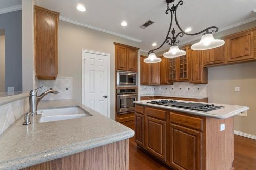 3108 Oak Meadow Dr, Lewisville TX  75028-7626 exterior