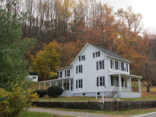 502 Wyomissing Rd, Hummels Store, PA 19540-8408