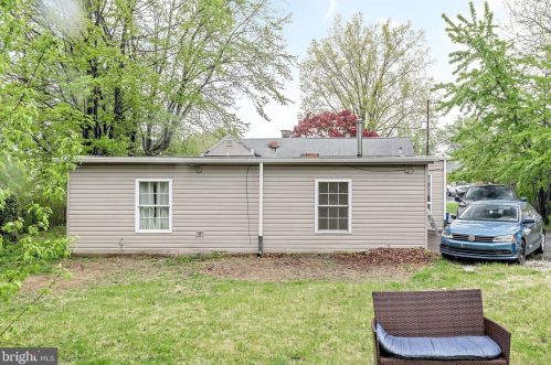 5001 Sunset Dr, Harrisburg PA  17112-2168 exterior