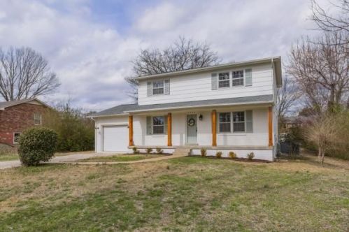 3002 Sheddan Dr, Columbia, TN 38401-5036