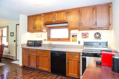 16 Visconti St, Norwalk CT  06851-4033 exterior