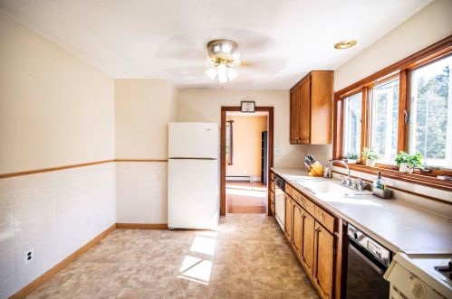 208 Lawrence Rd, Salem NH  03079-3905 exterior