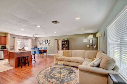 206 Dove Cir, West Palm Beach, FL 33411-1705