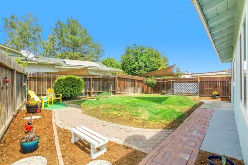 1654 Donner Way, Woodland CA  95695-5564 exterior