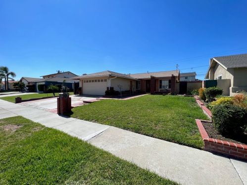 19803 Alonda Dr, Long Beach, CA 90746-2303
