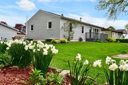 626 1st St, La Crescent, MN 55947-1003
