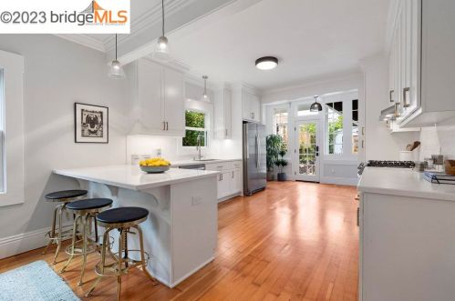 418 45 St, Oakland CA 94609-2135 exterior