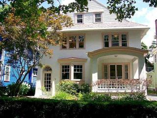 18 Calumet St, Rochester NY  14610-1506 exterior