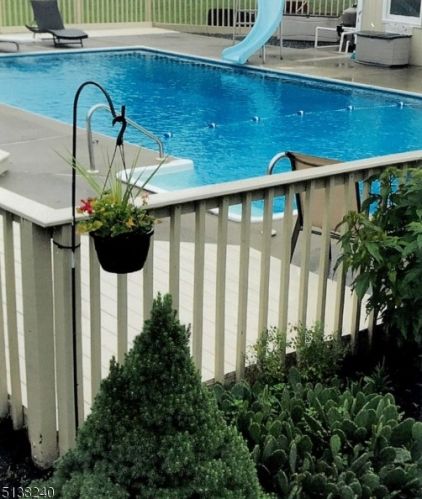 434 Buckhorn Dr, Belvidere NJ  07823-2707 exterior