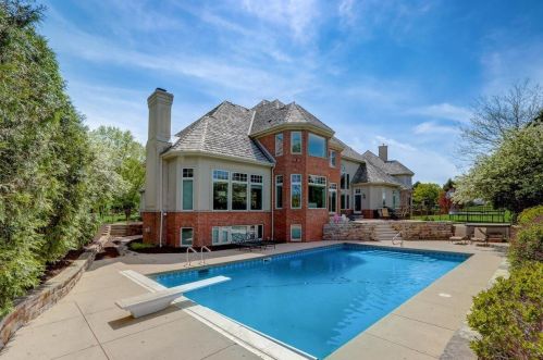 917 Evergreen Cir, Chenequa WI  53029-8636 exterior