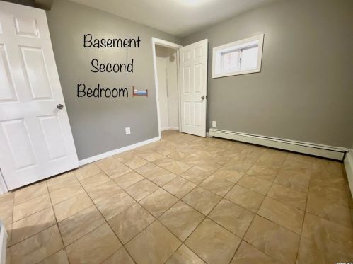 168 Washington Ave, Wheatley Heights NY  11798-2020 exterior