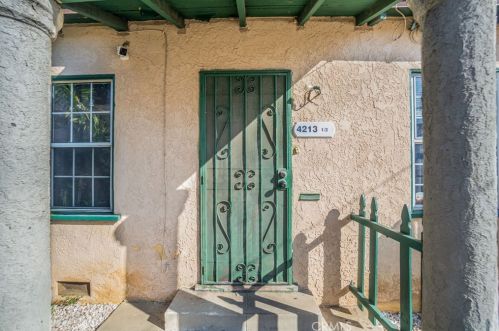 4213 Pepperwood Ave, Long Beach CA  90808-1072 exterior