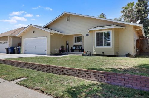 1265 Glasgow St, Turlock, CA 95380-5863
