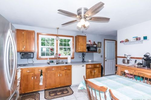 55 Jodi Dr, Wallingford CT  06492-2846 exterior