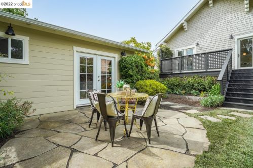 721 45 St, Oakland CA 94609-1802 exterior