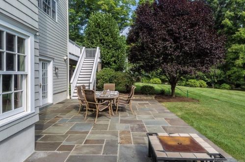 882 Silvermine Rd, New Canaan CT  06840-4332 exterior