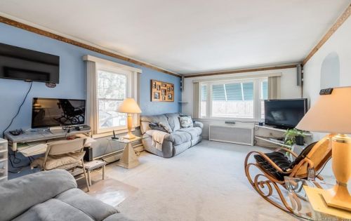 996 Hartford Tpke, Waterford CT  06385-4035 exterior