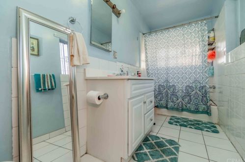 129 69th Way, Long Beach CA  90805-1237 exterior